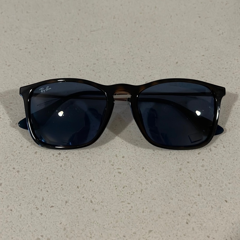 Ray-Ban Sunglasses 🕶️